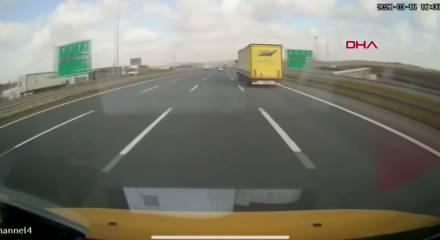 Otoyolda makas dehşeti: Kontrolden &ccedil;ıkan ara&ccedil; bariyere ok gibi saplandı