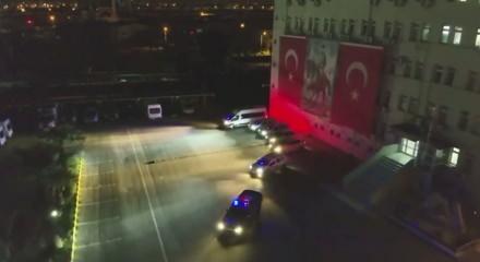 Aydın&rsquo;da d&uuml;zenlenen operasyonda 2 g&ouml;&ccedil;men ka&ccedil;ak&ccedil;ısı organizat&ouml;r&uuml; ile 101 d&uuml;zensiz g&ouml;&ccedil;men yakalandı