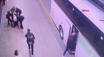Babasını &ouml;ld&uuml;ren ş&uuml;pheli Bursa'da otogarda yakalandı; o anlar kamerada