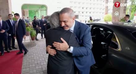 Bakan Fidan'dan Pakistan'da kritik g&ouml;r&uuml;şme