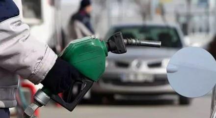Benzin ve motorinde savaş tarifesi: D&uuml;nk&uuml; zamdan sonra bug&uuml;n indirim yapıldı