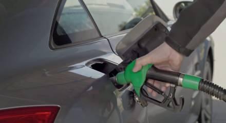 Benzin ve motorine zam geldi! Pompaya yansıtıldı!