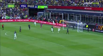 Ederson Moraes'e &uuml;lkesinde tepkiler &ccedil;ığ gibi! Ortalığı karıştırdı