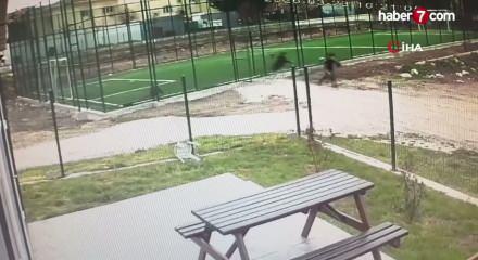 Edirne'de &ccedil;ocuk parkında silahlı dehşet kamerada
