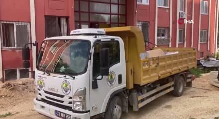 Ekipler gaz maskesiyle girdi iki g&uuml;nde temizledi: Evden 7 kamyonet &ccedil;&ouml;p &ccedil;ıktı