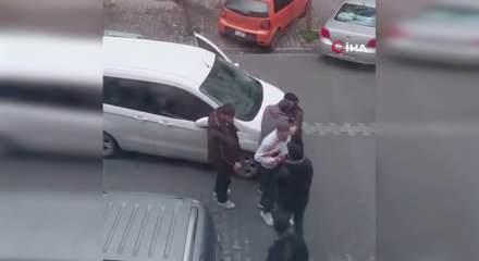 Esenyurt'ta komşuların kavgasında taşlar havada u&ccedil;uştu...