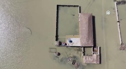 Haseke'de meydana gelen selde 400 ev zarar g&ouml;rd&uuml;, 500 aile de tahliye edildi