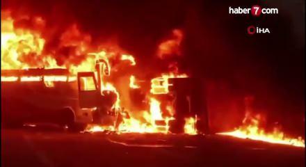 Hindistan'da feci kaza: Otob&uuml;s ile kamyon &ccedil;arpıştı, 13 &ouml;l&uuml;