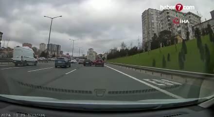 &Ouml;nce makas attı, sonra ara&ccedil;tan inip tartıştığı s&uuml;r&uuml;c&uuml;ye tokat attı