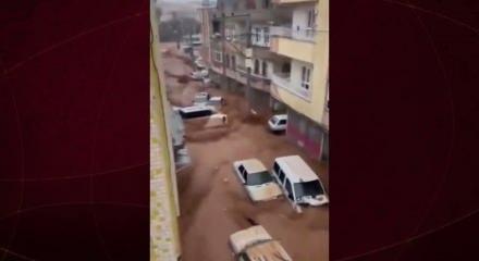 Şanlıurfa'da etkili olan sağanağın korkutucu g&ouml;r&uuml;nt&uuml;leri ortaya &ccedil;ıktı