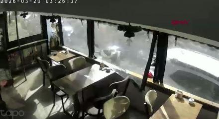 Sarıyer&rsquo;de boşanma aşamasındaki eşinin iş yerini soyan eş kameralara yakalandı