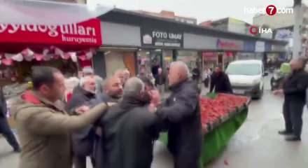 Seyyar satıcıdan zabıtaya tekme tokat saldırı: Pazarı birbirine kattı