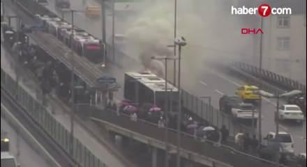Şişli'de metrob&uuml;ste yangın!