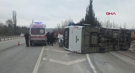 Yalova'da iş&ccedil;ileri taşıyan midib&uuml;s devrilmesi sonrasında 1 iş&ccedil;i hayatını kaybetti