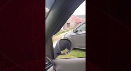 Yaşlı amcanın y&ouml;resel tabirlerle yol tarifi dinleyenleri g&uuml;ld&uuml;rd&uuml;