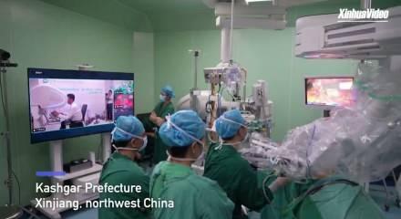 5 bin kilometre uzaktan tarihi operasyon: 5G robotuyla akciğer t&uuml;m&ouml;r&uuml;n&uuml; aldı