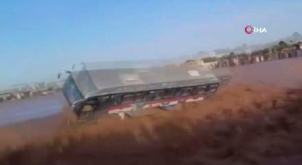 Afganistan ve Pakistan'ı sel vurdu: 47 &ouml;l&uuml;