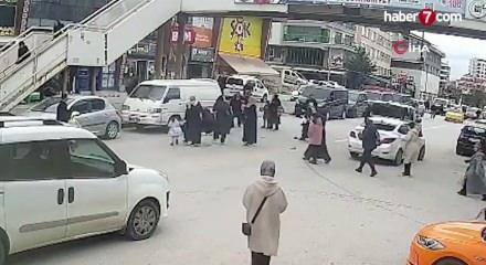 Ankara'da yolun karşısına ge&ccedil;meye &ccedil;alıştığı sırada otomobil &ccedil;arpan &ccedil;ocuk ağır yaralandı