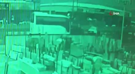 Antalya'da g&ouml;z g&ouml;re g&ouml;re gelen kaza g&uuml;venlik kamerasında