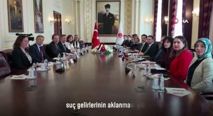 Bakan G&uuml;rlek'ten Hollandalı mevkidaşına FET&Ouml; mesajı: Talep ediyoruz