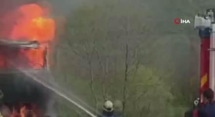 Bursa yolunda korku dolu anlar: Yolcu otob&uuml;s&uuml; alev topuna d&ouml;nd&uuml;