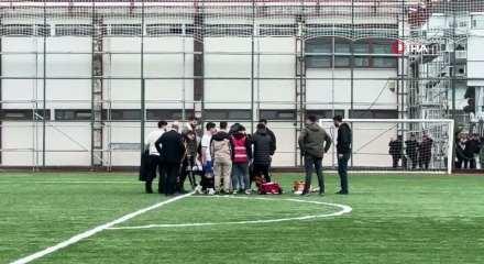 Sakatlanan takım arkadaşlarına &uuml;z&uuml;ld&uuml;ler, oyuna devam edemediler