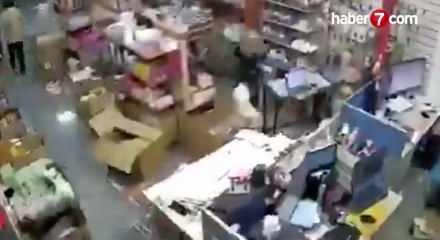 Endonezya'da 7,4 b&uuml;y&uuml;kl&uuml;ğ&uuml;nde deprem meydana geldi!