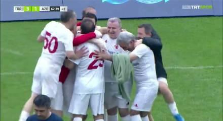 Gen&ccedil;lik ve Spor Bakanı Osman Aşkın Bak'ın gol&uuml;
