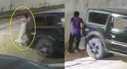 Hindistan'da dehşet anları: Otomobil ile beton duvar arasına can verdi