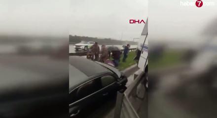 İstanbul'da polis servisinin de karıştığı zincirleme kaza: 4'&uuml; ağır 30 yaralı