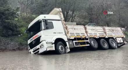 İstanbul&rsquo;da sağanak bilan&ccedil;osu a&ccedil;ıklandı: Y&uuml;zlerce su baskını ve toprak kayması yaşandı
