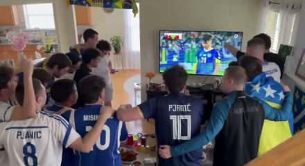 Bosna Hersek taraftarları, D&uuml;nya Kupası&rsquo;na gidecekleri penaltı &ouml;ncesinde tekbir getirdikleri anlar g&uuml;ndem oldu