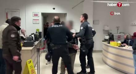 Aksaray'da oğul, annesinin sevgilisini bı&ccedil;akladı, anne ise polis memurunu tokatladı