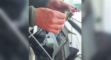 Otob&uuml;ste unutulan 600 bin liralık altın ve para &ccedil;antası sahibine teslim edildi