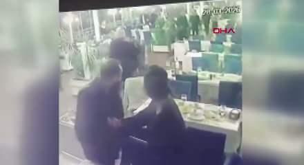 Adana'da restoranda &ouml;l&uuml;ml&uuml; silahlı kavganın g&ouml;r&uuml;nt&uuml;leri ortaya &ccedil;ıktı