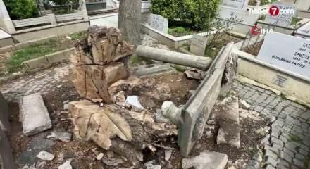 Sarıyer&rsquo;de İBB&rsquo;ye mezarlık isyanı: Dilek&ccedil;eler &ccedil;&ouml;pe, kabirler enkaza d&ouml;nd&uuml;