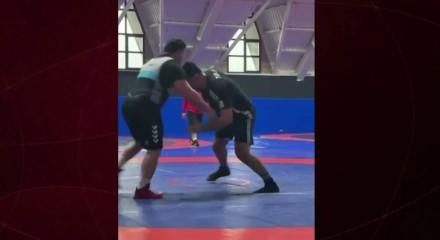 Taha Akg&uuml;l ve Rıza Kayaalp minderde kozlarını paylaştı! Hedef 2026 Avrupa Şampiyonası