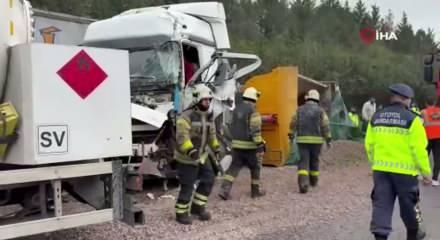 TEM Otoyolu&rsquo;nda zincirleme kaza: 2 kişi hayatını kaybetti