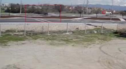 Afyonkarahisar'da g&ouml;renleri dehşete d&uuml;ş&uuml;ren kaza anı!