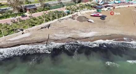 Alanya&rsquo;da sahildeki siyah tabaka &ouml;nce tedirgin etti, ger&ccedil;ek sonradan ortaya &ccedil;ıktı