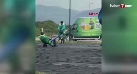 Bursa'da temizlik iş&ccedil;ilerinin tahterevalli molası g&uuml;l&uuml;msetti