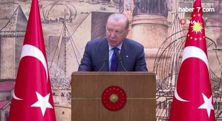 Cumhurbaşkanı Erdoğan: 'Partimizin d&uuml;nya siyaset literat&uuml;r&uuml;ne ge&ccedil;en başarılarında kadınların &ouml;zel bir yeri oldu'