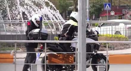 D&uuml;zce'de polislere yapılan sosyal deney duygulandırdı