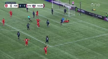 Futbolda yeni VAR sistemi ilk kez denendi!