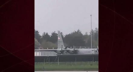 İrlanda'da bir şahıs Amerikan askeri u&ccedil;ağına baltayla saldırdı