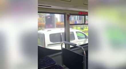 İsrail konsolosluğu &ouml;n&uuml;nde &ccedil;ıkan &ccedil;atışma anında  otob&uuml;steki yolcular panik yaşadı