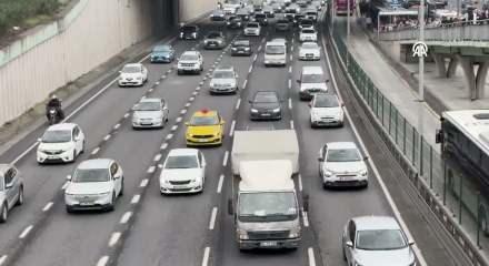 İstanbul'da Anadolu Yakası'ndaki trafik yoğunluğu y&uuml;zde 83'e y&uuml;kseldi