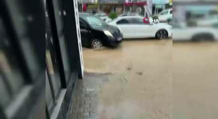 İzmir sağanak yağış sonrası yine suya g&ouml;m&uuml;ld&uuml;