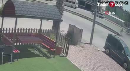 Kontrols&uuml;z kavşak dehşeti: Otomobille &ccedil;arpışan motorlu yaralandı