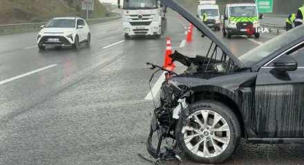 Kuzey Marmara Otoyolu'nda yağış kazayı beraberinde getirdi: 3 ara&ccedil; birbirine girdi